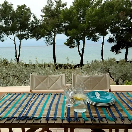 Relaxing By The Sounds Of The Sea *